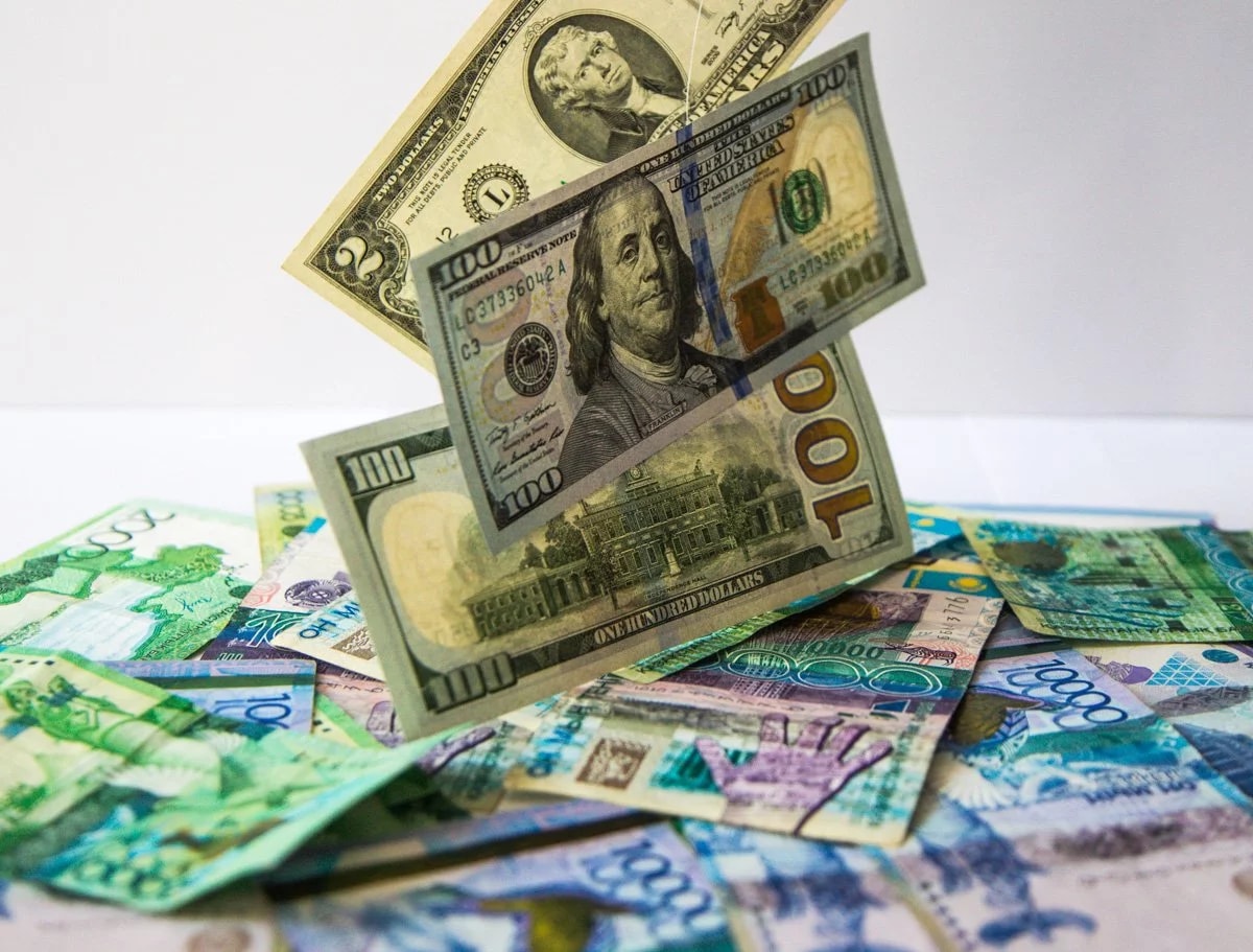 Экономисты задали Нацбанку неудобные вопросы о падении курса тенге - «Финансы»