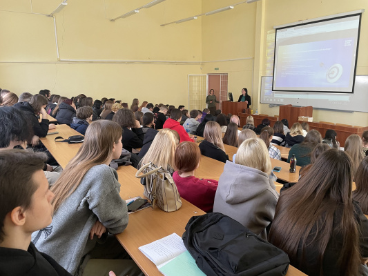Новикомбанк провел лекции о финансовой грамотности в Волжском Университете имени В.Н. Татищева - «Новикомбанк»