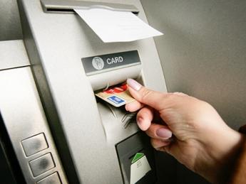 Платежные системы Visa и MasterCard отменяют фиксированную комиссию за снятие наличных - «Финансы»
