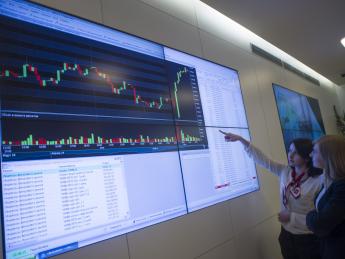 Банки и компании смогут проводить биржевые расчеты с гонконгским долларом - «Финансы»