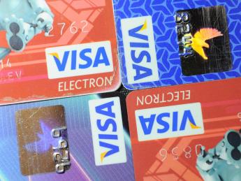 Visa и MasterCard снова обслуживают карты СМП Банка - «Финансы»