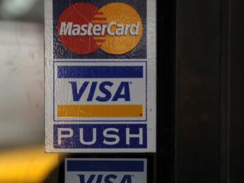 Visa и MasterCard перестали обслуживать клиентов СМП Банка - «Финансы»