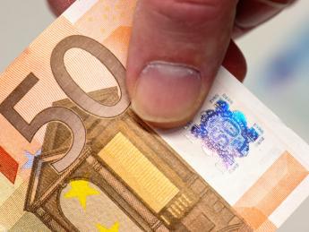 Центробанк снова поднял курс евро выше 50 рублей - «Финансы»