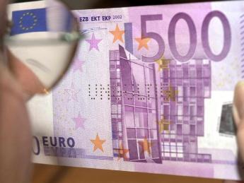На торгах курс евро достиг отметки в 49 рублей - «Финансы»
