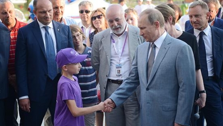 Путин объяснил 11-летнему мальчику необходимость снижения курса рубля - «Финансы»