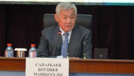 Бердибек Сапарбаев: работать надо, а не ссылаться на кризис и девальвацию - «Финансы»