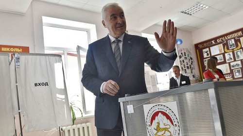 У президента Южной Осетии назрел вопрос присоединения - «Финансы»