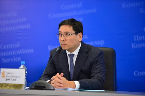В бюджете Казахстана на 2016-2018 годы заложен курс в 300 тенге за доллар - «Финансы»