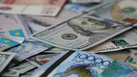 В обменниках доллар продают уже за 393 тенге - «Финансы»
