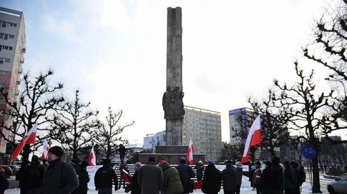 В МИДе России потребовали наказать осквернивших советский памятник в Польше - «Финансы»