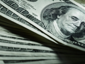 Доллар резко подорожал до 377 - «Финансы»