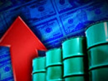 Нефть умеренно дорожает на фоне слабеющего доллара - «Новости Банков»
