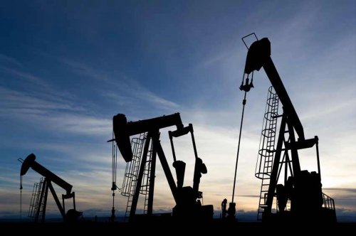 Россия и ряд стран ОПЕК договорились заморозить уровень добычи нефти - «Финансы»