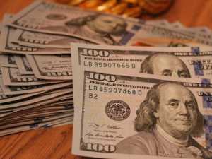 Доллар подешевел на 4 тенге - «Финансы»