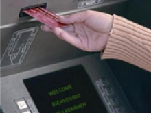 Пользователи банкоматов приносят банкам миллиардные прибыли - «Финансы и Банки»