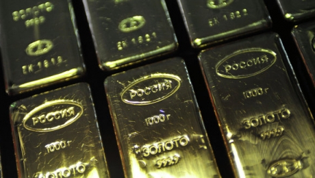 Золото дешевеет на фоне низких объемов торгов - «Финансы»