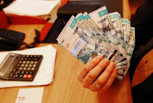 Казахстанцы прекращают открывать депозиты в тенге: в минус ушли 18 банков - «Финансы»