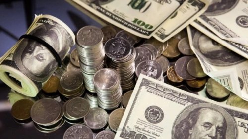 Доллар подешевел еще больше на торгах в среду - «Финансы»