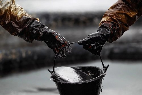 Bloomberg: Цены на нефть могут обрушиться в ближайшее время - «Финансы»