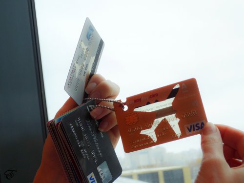 5 банковских карт, которые помогут вам заработать на отпуск - «Финансы и Банки»