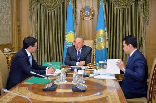 Назарбаев поручил Акишеву не допустить резких колебаний курса тенге - «Финансы»