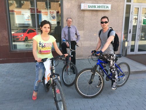 Банк Интеза пересадил сотрудников на велосипеды - «Финансы и Банки»
