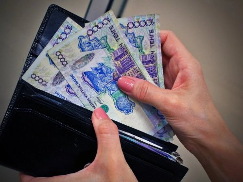 Всего за 3 месяца казахстанцы положили на тенговые депозиты 1,3 трлн тенге - «Финансы»