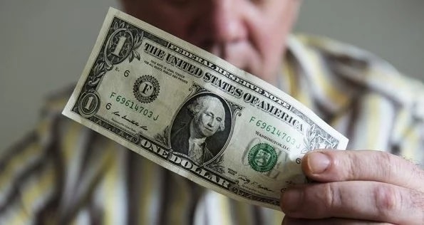 Доллар опустился ниже 330 тенге - «Финансы»