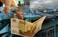 Свободному рублю стукнуло два года - «Финансы»