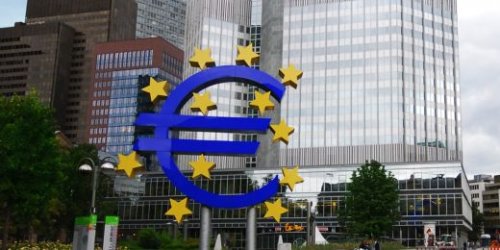 Евро стал стоить дешевле 60 рублей - «Финансы»