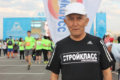 70-летний строитель из Астаны пробежал международный марафон в рамках «ЭКСПО-2017» - «Финансы»