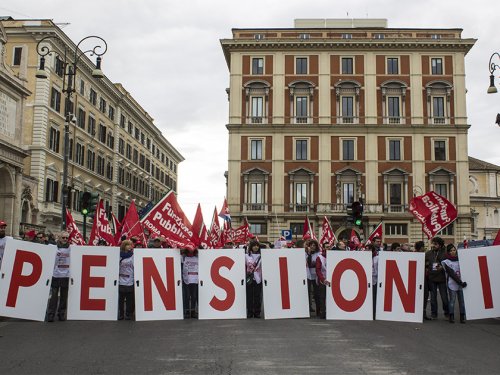 Почему Италия снижает пенсионный возраст - «Тема дня»