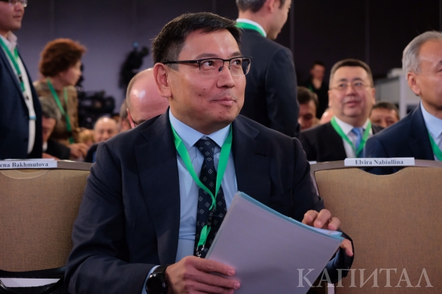 Ерболат Досаев прокомментировал ажиотаж с покупкой доллара - «Финансы»