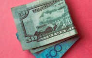 Курс доллара в обменниках достиг 384 тенге - «Финансы»