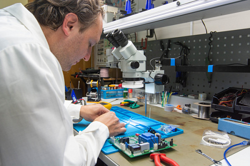 НОВИКОМ поддержал производство электрических соединителей - «Новикомбанк»